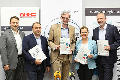 V.l.: Dipl.-Ing. Matthias Knaus (Gründer shamrock-htt e.U.), Albert Maringer (Obmann der OÖGKK), Wirtschafts-Landesrat Dr. Michael Strugl, Mag.a Angelika Sery-Froschauer (Vizepräsidentin der WKOÖ) und Gerhard Straßer (interim. Landesgeschäftsführer
